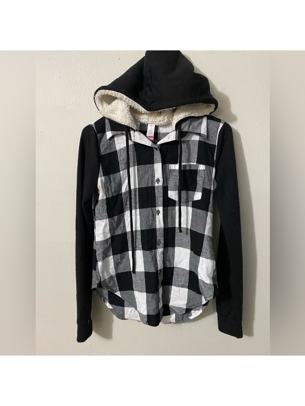 Juniors No Boundaries XS Black and white checkered button down fleece hood top